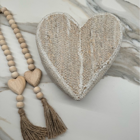 Woven wicker heart basket with wooden beads - Picture 2 of 8